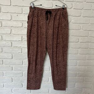 Women's Animal Print Jogger Size‎ Medium